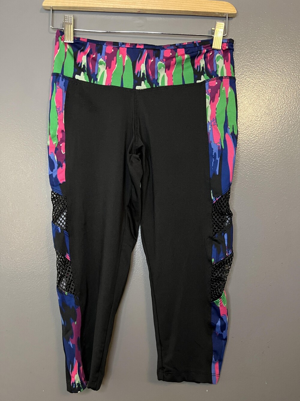 Aviva Sports Leggings Womens Small Black Multicolor Capri Mesh Panels Athletic